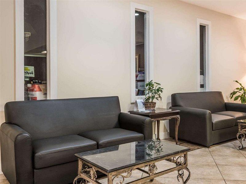 מלון Ramada By Wyndham למברטון מראה חיצוני תמונה