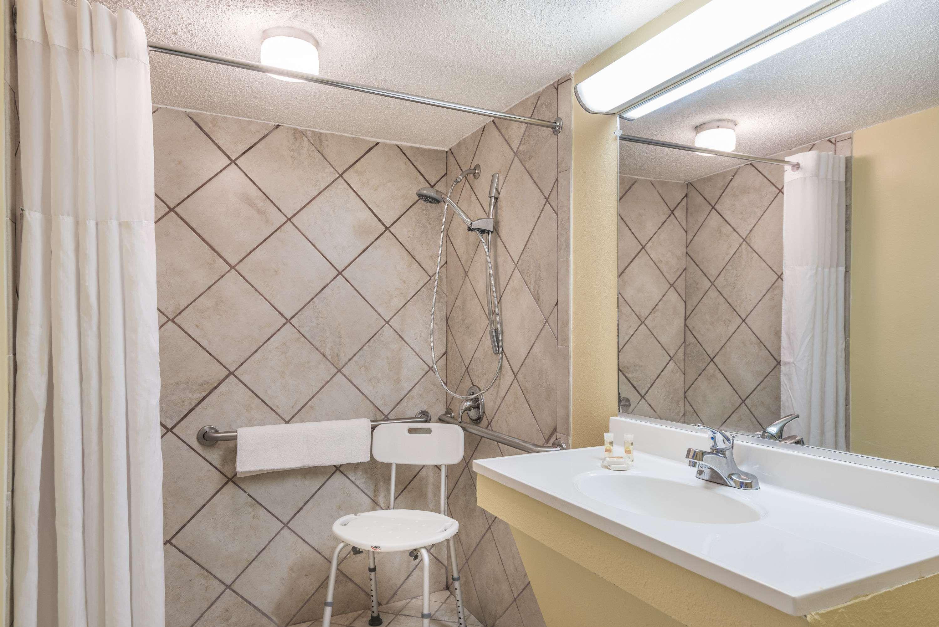 מלון Ramada By Wyndham למברטון מראה חיצוני תמונה