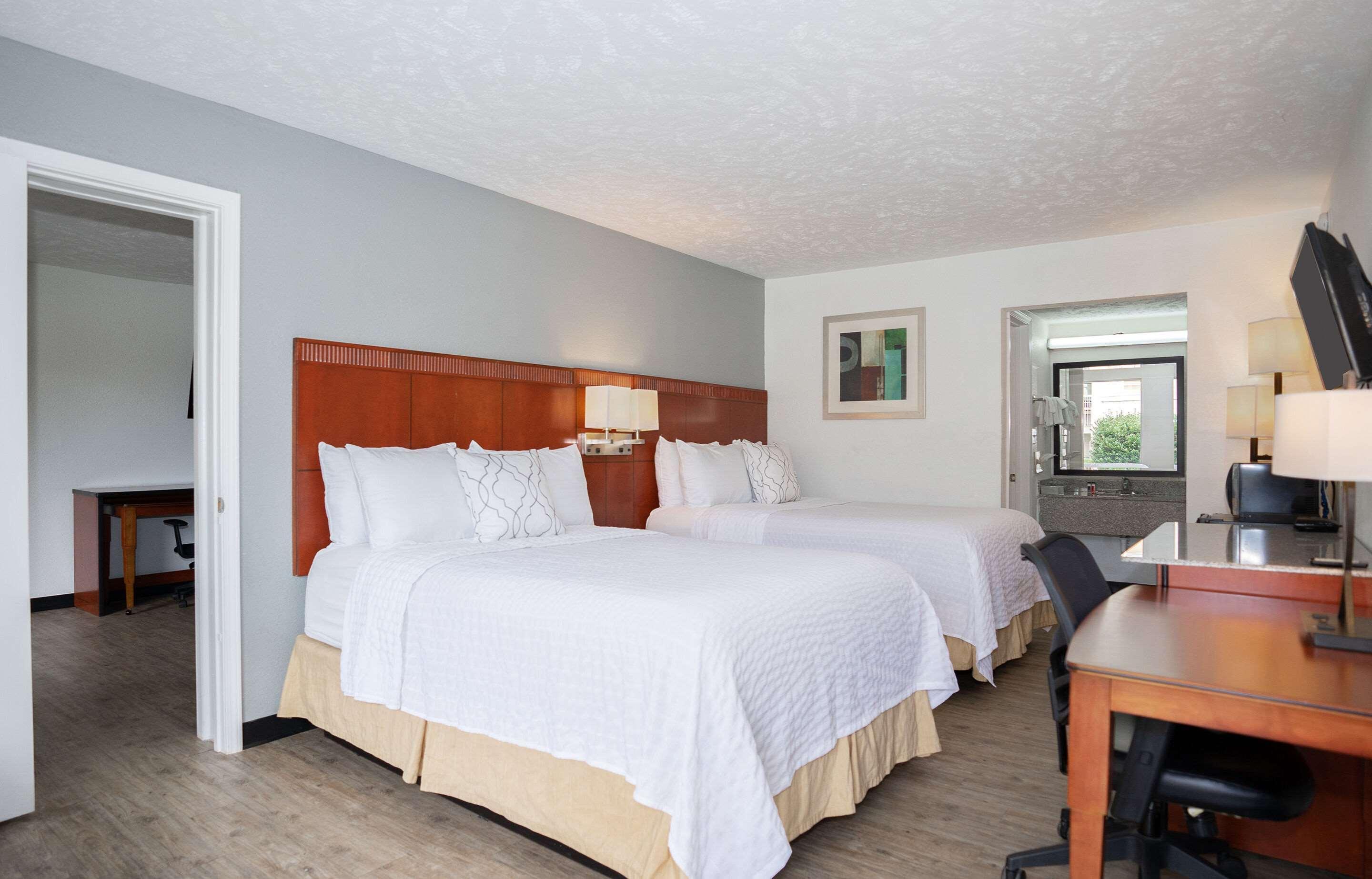 מלון Ramada By Wyndham למברטון מראה חיצוני תמונה