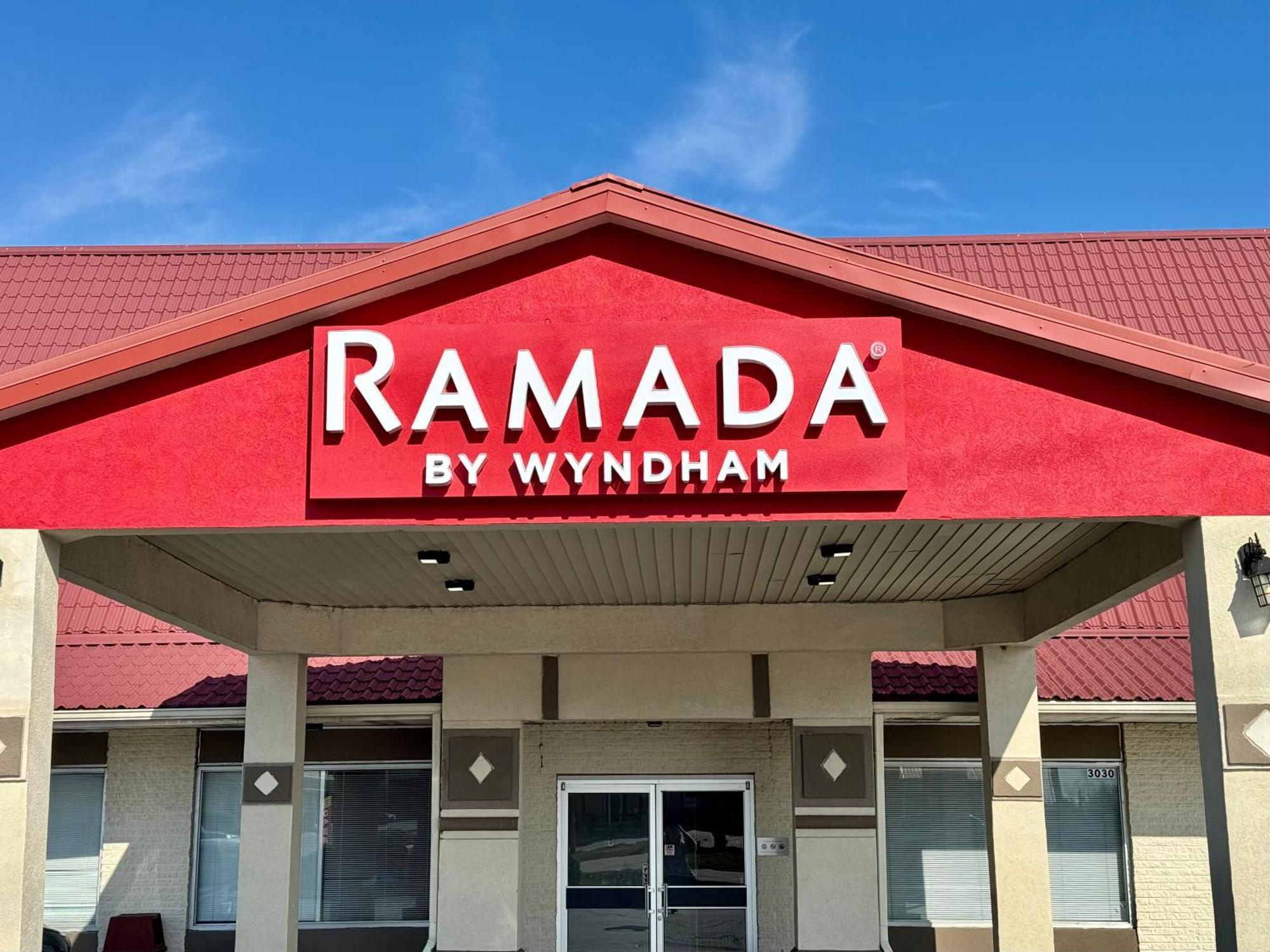 מלון Ramada By Wyndham למברטון מראה חיצוני תמונה